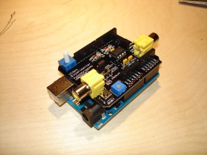 Assembled board mounted on an Arduino Uno VideoExp1
